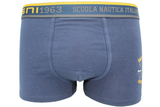 Stile Nautico e Comfort Assoluto Scopri i boxer da uomo perfetti per l'estate! La collezione esclusiva Scuola Nautica Italiana offre 6 boxer uomo in 100% cotone puro, ideali per chi cerca comfort e stile. Con i tre colori iconici – nero, grigio e blu – questi Boxer uomo fantasia in pure cotone uniscono design ricercato e funzionalità sportiva. Caratteristiche premium:⛵ Logo esclusivo in vita: Elasticizzato con il marchio "Scuola Nautica Italiana"e un’elegante barca a vela cartoon🎨 Design estivo: Motivi mar