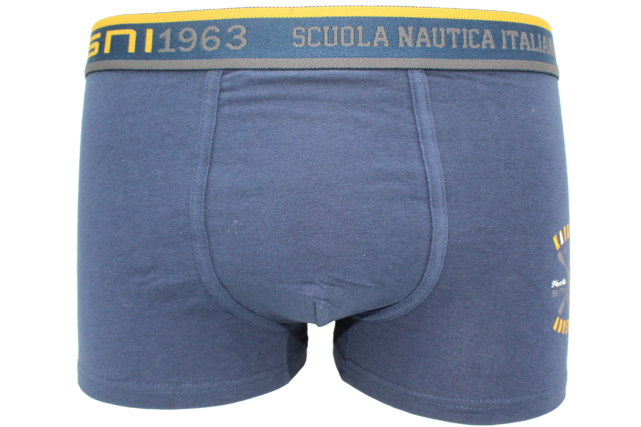 Stile Nautico e Comfort Assoluto Scopri i boxer da uomo perfetti per l'estate! La collezione esclusiva Scuola Nautica Italiana offre 6 boxer uomo in 100% cotone puro, ideali per chi cerca comfort e stile. Con i tre colori iconici – nero, grigio e blu – questi Boxer uomo fantasia in pure cotone uniscono design ricercato e funzionalità sportiva. Caratteristiche premium:⛵ Logo esclusivo in vita: Elasticizzato con il marchio "Scuola Nautica Italiana"e un’elegante barca a vela cartoon🎨 Design estivo: Motivi mar
