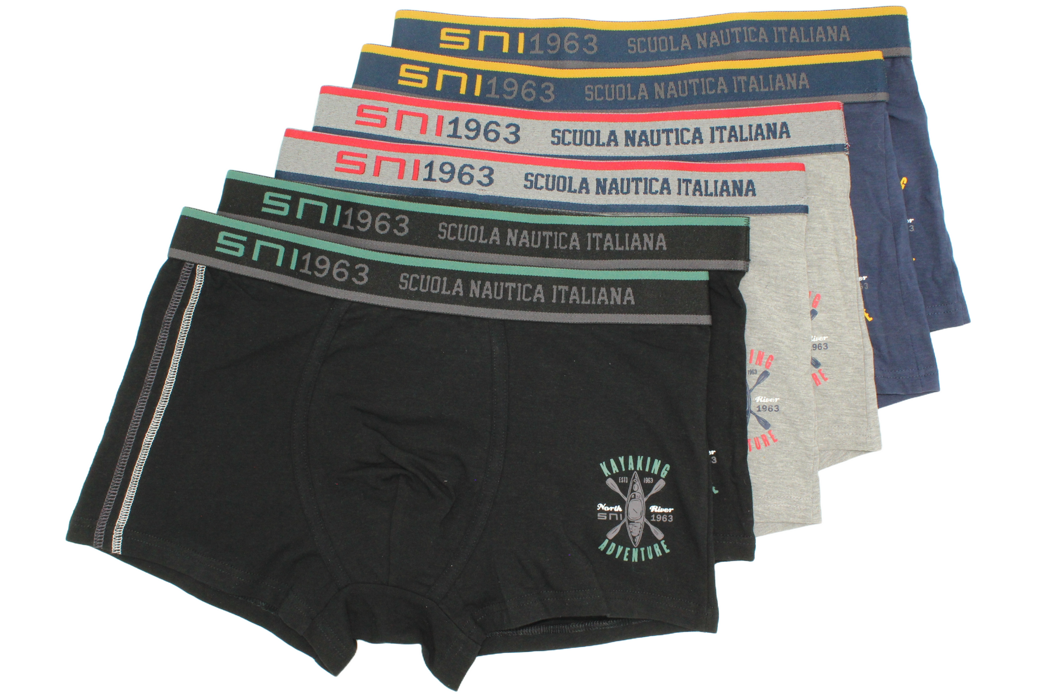 Stile Nautico e Comfort Assoluto Scopri i boxer da uomo perfetti per l'estate! La collezione esclusiva Scuola Nautica Italiana offre 6 boxer uomo in 100% cotone puro, ideali per chi cerca comfort e stile. Con i tre colori iconici – nero, grigio e blu – questi Boxer uomo fantasia in pure cotone uniscono design ricercato e funzionalità sportiva. Caratteristiche premium:⛵ Logo esclusivo in vita: Elasticizzato con il marchio "Scuola Nautica Italiana"e un’elegante barca a vela cartoon🎨 Design estivo: Motivi mar