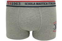 Stile Nautico e Comfort Assoluto Scopri i boxer da uomo perfetti per l'estate! La collezione esclusiva Scuola Nautica Italiana offre 6 boxer uomo in 100% cotone puro, ideali per chi cerca comfort e stile. Con i tre colori iconici – nero, grigio e blu – questi Boxer uomo fantasia in pure cotone uniscono design ricercato e funzionalità sportiva. Caratteristiche premium:⛵ Logo esclusivo in vita: Elasticizzato con il marchio "Scuola Nautica Italiana"e un’elegante barca a vela cartoon🎨 Design estivo: Motivi mar
