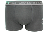 Stile Nautico e Comfort Assoluto Scopri i boxer da uomo perfetti per l'estate! La collezione esclusiva Scuola Nautica Italiana offre 6 boxer uomo in 100% cotone puro, ideali per chi cerca comfort e stile. Con i tre colori iconici – nero, grigio e blu – questi Boxer uomo fantasia in pure cotone uniscono design ricercato e funzionalità sportiva. Caratteristiche premium:⛵ Logo esclusivo in vita: Elasticizzato con il marchio "Scuola Nautica Italiana"e un’elegante barca a vela cartoon🎨 Design estivo: Motivi mar