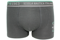 Stile Nautico e Comfort Assoluto Scopri i boxer da uomo perfetti per l'estate! La collezione esclusiva Scuola Nautica Italiana offre 6 boxer uomo in 100% cotone puro, ideali per chi cerca comfort e stile. Con i tre colori iconici – nero, grigio e blu – questi Boxer uomo fantasia in pure cotone uniscono design ricercato e funzionalità sportiva. Caratteristiche premium:⛵ Logo esclusivo in vita: Elasticizzato con il marchio "Scuola Nautica Italiana"e un’elegante barca a vela cartoon🎨 Design estivo: Motivi mar