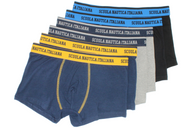 Un Comfort Senza Pari

Realizzati in cotone soffice e traspirante, questi boxer da uomo offrono una sensazione di freschezza e asciutto che dura tutto il giorno. Grazie all'alta qualità dei materiali, ogni paio di mutande è progettato per garantire un'ottima elasticità e una vestibilità che si adatta perfettamente al corpo, permettendo una libertà di movimento senza pari. Non contengono elastan, il che significa che ogni boxer mantiene la sua forma nel tempo, offrendo supporto senza costringere.

Lo Stile R