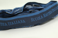 Caratteristiche distintive:
Logo esclusivo: Vita elasticizzata con il badge ricamato "Scuola Nautica Italiana"
Design iconico: Boxer uomo fantasia in pure cotone con eleganti strisce marine (blu intenso, grigio classico, nero assoluto)
Confezione regalo: Set da 6 pezzi - il miglior regalo per l'estate
Comfort superiore: Tessuto elastico ultra-traspirante con cintura morbida e anti-pressione
