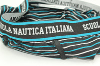 Caratteristiche distintive:
Logo esclusivo: Vita elasticizzata con il badge ricamato "Scuola Nautica Italiana"
Design iconico: Boxer uomo fantasia in pure cotone con eleganti strisce marine (blu intenso, grigio classico, nero assoluto)
Confezione regalo: Set da 6 pezzi - il miglior regalo per l'estate
Comfort superiore: Tessuto elastico ultra-traspirante con cintura morbida e anti-pressione