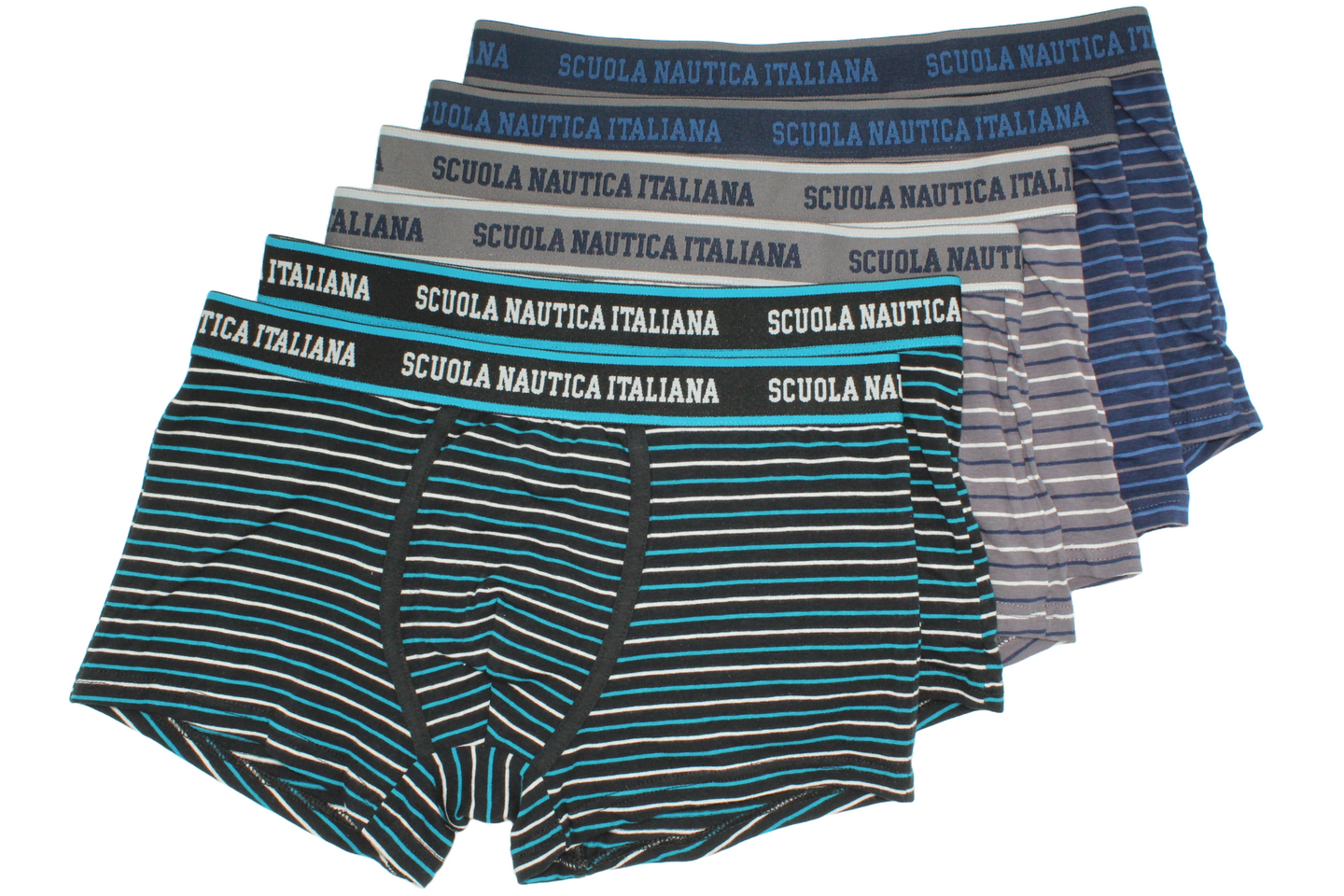Regalo Estivo Perfetto con Stile Marinaresco! Scopri la collezione esclusiva di boxer da uomo Scuola Nautica Italiana: 6 boxer uomo in 100% cotone nella nuova fantasia a strisce nei toni nero, grigio e blu. Un mix perfetto tra design ricercato e comfort tecnicoper un Intimo Uomo che unisce moda e funzionalità. Caratteristiche iconiche: Logo di prestigio: Vita elasticizzata con il distintivo "Scuola Nautica Italiana"ricamato. Fantasia estiva: Boxer uomo fantasia in pure cotone con strisce marine