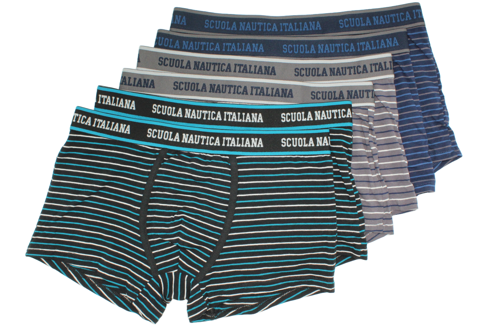 Regalo Estivo Perfetto con Stile Marinaresco! Scopri la collezione esclusiva di boxer da uomo Scuola Nautica Italiana: 6 boxer uomo in 100% cotone nella nuova fantasia a strisce nei toni nero, grigio e blu. Un mix perfetto tra design ricercato e comfort tecnicoper un Intimo Uomo che unisce moda e funzionalità. Caratteristiche iconiche: Logo di prestigio: Vita elasticizzata con il distintivo "Scuola Nautica Italiana"ricamato. Fantasia estiva: Boxer uomo fantasia in pure cotone con strisce marine