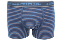 Regalo Estivo Perfetto con Stile Marinaresco! Scopri la collezione esclusiva di boxer da uomo Scuola Nautica Italiana: 6 boxer uomo in 100% cotone nella nuova fantasia a strisce nei toni nero, grigio e blu. Un mix perfetto tra design ricercato e comfort tecnicoper un Intimo Uomo che unisce moda e funzionalità.

Caratteristiche iconiche:  Logo di prestigio: Vita elasticizzata con il distintivo "Scuola Nautica Italiana"ricamato,  Fantasia estiva: Boxer uomo fantasia in pure cotone con strisce marine