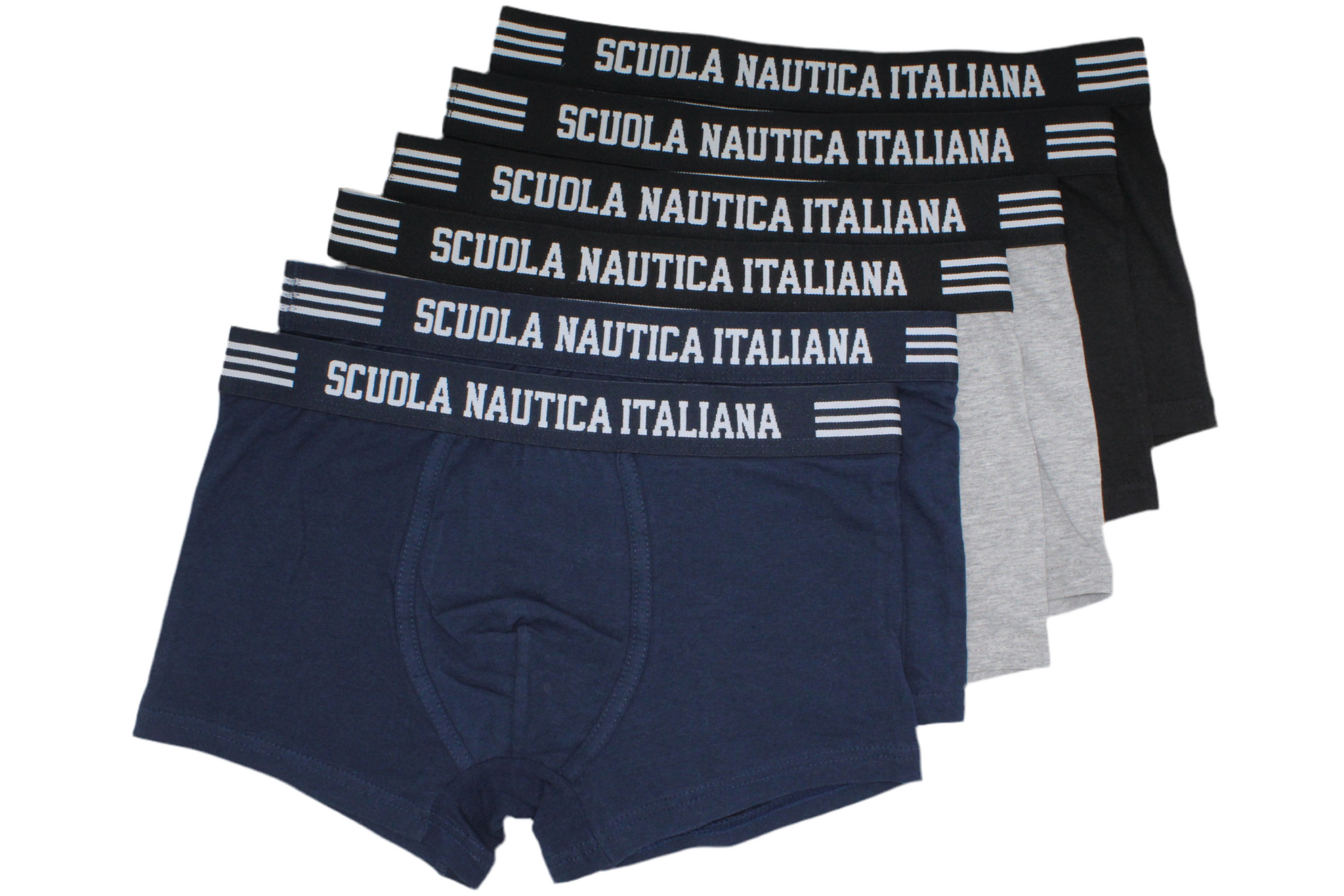 Boxer Uomo in Cotone Elasticizzato - Alta Qualità e Stile Fashion Scopri i nostri boxer uomo in cotone elasticizzato, progettati per offrire un'alta qualità e una vestibilità aderente che garantisce il massimo comfort. Perfetti per le festività di Natale e Capodanno, questi boxer sono un modello comodo e sexy, ideale per chi cerca un look intimo alla moda. Caratterizzati dal logo della Scuola Nautica Italiana, questi cotone uomo boxer firmati presentano un elastico in vita e bordi ricoperti in tessuto