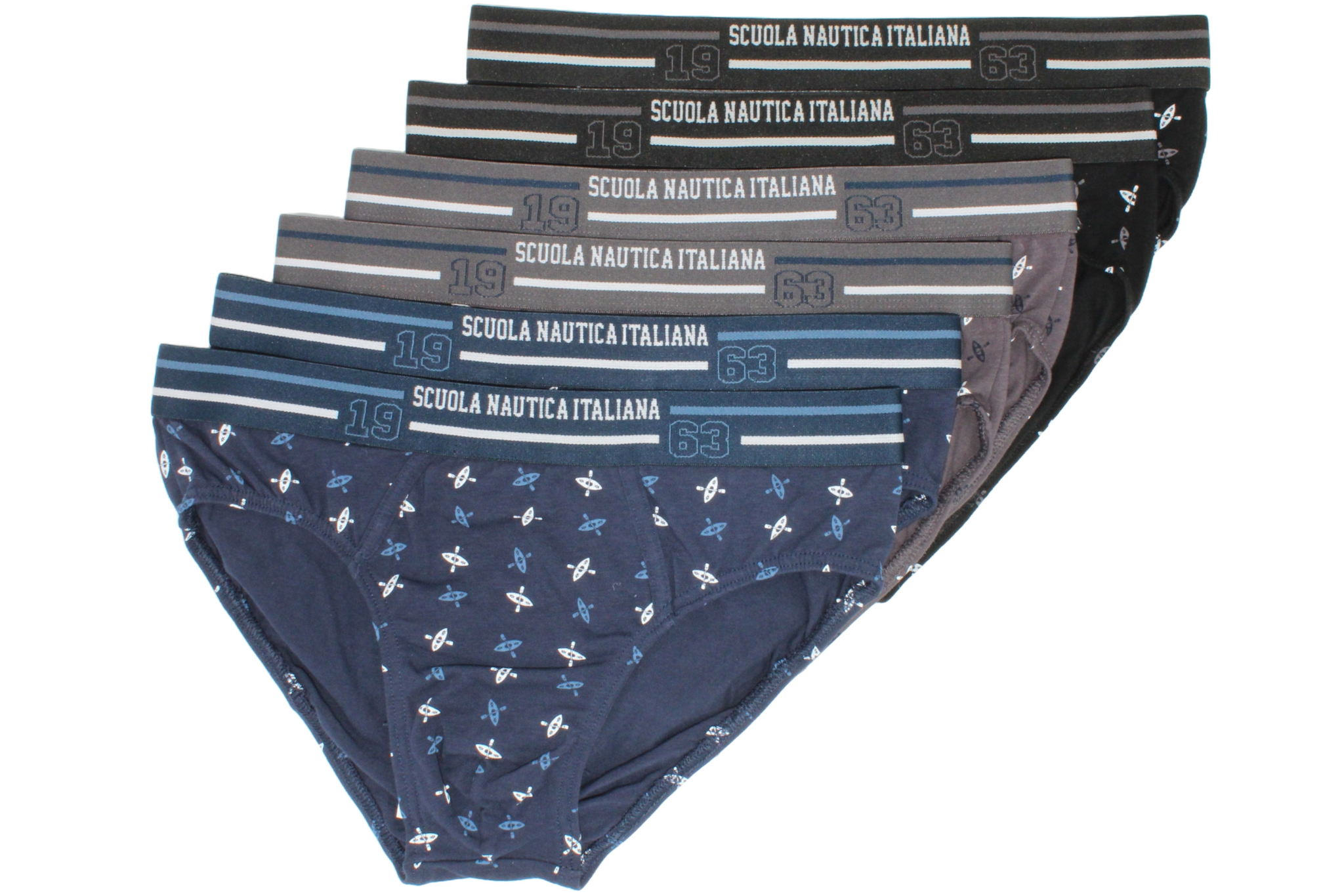 Presso la Scuola Nautica Italiana, offriamo una vasta gamma di slip uomo in cotone di alta qualità, tra cui slip uomo fantasia, migliori mutande uomo, mutande uomo cotone elasticizzato e slip da uomo intimi in cotone. Il nostro intimogettato per offrire un comfort eccezionale e una vestibilità impeccabile, garantendo che tu possa goderti al meglio le tue avventure acquatiche.