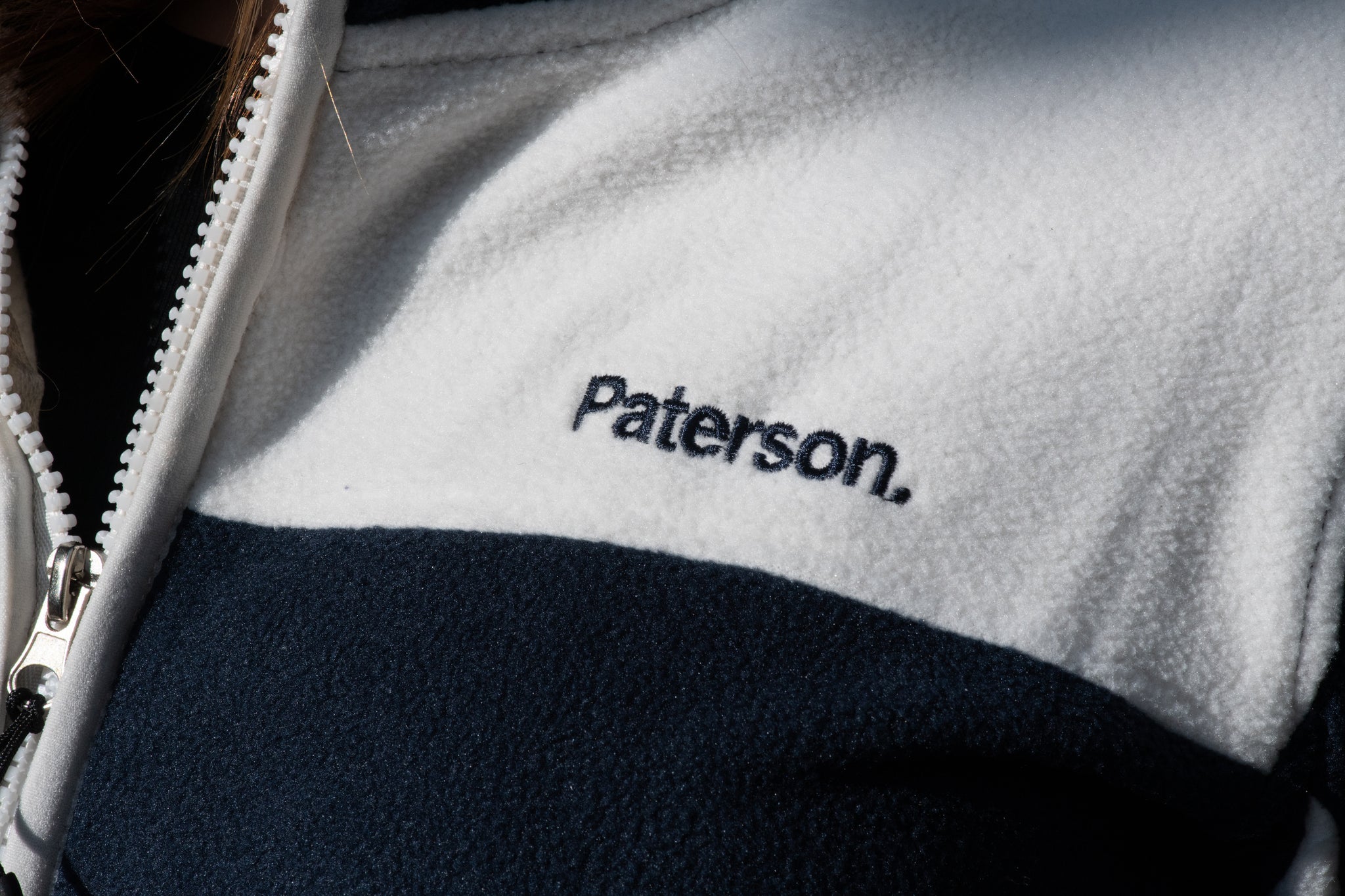 Maglia con cappuccio e zip da donna in tessuto pile - PATW33