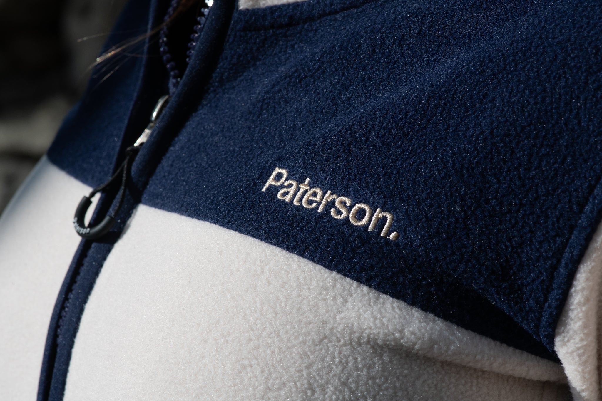 Maglia con cappuccio e zip da donna in tessuto pile - PATW33