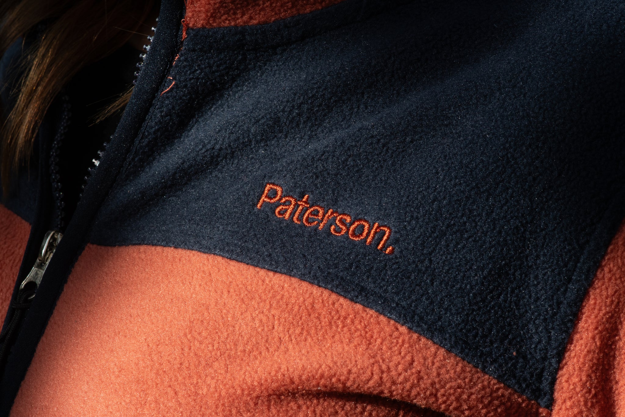 Maglia con cappuccio e zip da donna in tessuto pile - PATW33